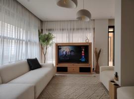 West Somid Luxury Serviced Apartments，位于十月六日城的酒店