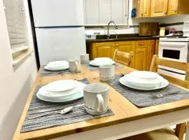 Cozy 2-bedroom Private Guest House in a convenient location