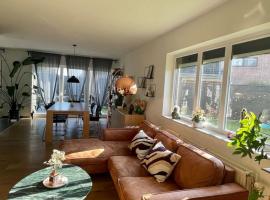 Lovely house next to Tomorrowland，位于勃姆的酒店