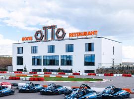 Otto Hotel-Restaurant，位于罗夫诺的酒店