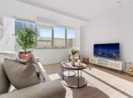 Stylish Downtown LA Getaway - Prime Location on Wilshire Blvd! 2 Bedroom 1 Bath