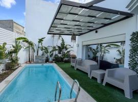 Villa charmante piscine privée et haut standing，位于迦玛特的酒店