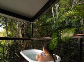 Sun Suite - tiny home treehouse，位于库兰达的酒店