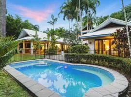 65 Mitre Port Douglas - Villa with golf course views
