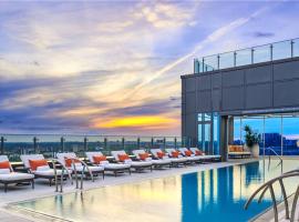 Hotel X Toronto, a Destination by Hyatt Hotel，位于多伦多岛机场 - YTZ附近的酒店