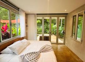 Villa Oasis 2 - Playa Blanca, Mantas, Jaco，位于Punta Leona的酒店