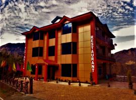 Hotel Alpine View，位于Sarāhan的酒店