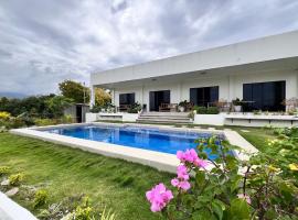 Sondela Lambug Room2 w pool mountain seaview，位于巴迪安的酒店