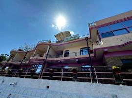 Hotel Hill Top Forest Palace，位于兰斯顿的酒店