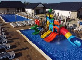 Łeba Park Resort - Domki，位于韦巴的酒店