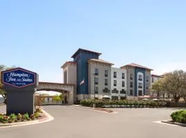 圣马科斯汉普顿套房酒店