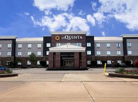 La Quinta Inn & Suits by Wyndham Pontoon Beach IL，位于Pontoon Beach的酒店