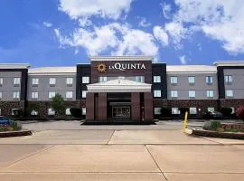 La Quinta Inn & Suits by Wyndham Pontoon Beach IL