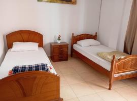 Blue Diamond HOSTEL Him Kolli STREET BUILDING NO 4，位于地拉那的酒店