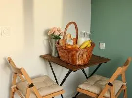 Chambre privée 350 m de la mer et proche et gr34 avec coin repas et micro onde