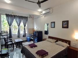 Studio Peaceful Path R-5 by Mukund Sadan Arambol，位于阿姆波尔的酒店