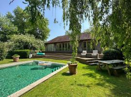 Pool House at Mill Cottage，位于戈灵的酒店