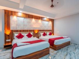 Daan Residency Near Karukapilly Kaloor Palarivattom，位于埃尔讷古勒姆的酒店