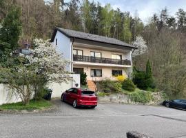 Ferienhaus zur Glockenhornquelle，位于Hinterweidenthal的酒店