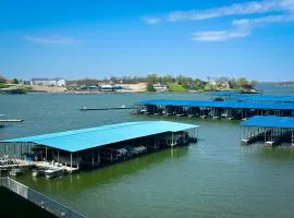 Lakefront Lands End Luxury 3bed2bathpools