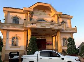 Khách Sạn Cẩm Uyên，位于Contach Tria的酒店