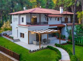 Asteri Villa with Outdoor Hot Tub, Sani Luxury Villas Collection，位于撒尼海滩的酒店