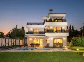 Villa K with Rooftop Jacuzzi, Sea View and Private Gym