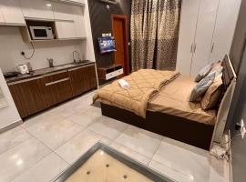 Atha luxury studio 3，位于诺伊达的酒店