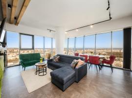 Hanza Tower Apartment no 2210 - 22nd floor, swimming pool, jacuzzi, panorama view，位于什切青的酒店