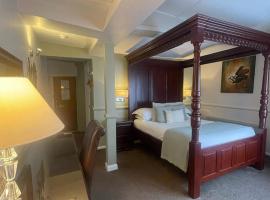The White Hart Hotel Witham，位于威特姆的酒店