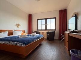 Landhotel Ruegen，位于萨姆滕斯的酒店