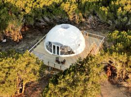 Sublime Glamping Dome in Texas for Memorable Vacations in Burnet，位于Burnet的酒店