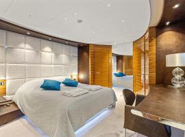 Trackside superyacht VIP Cabin - TIAMAT，位于蒙特卡罗的酒店