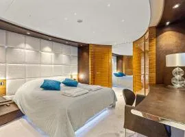 Trackside superyacht VIP Cabin - TIAMAT