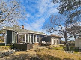 Beautiful Home In Gressvik，位于格尔斯维克的酒店