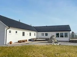 5 Bedroom Beautiful Home In Kverva