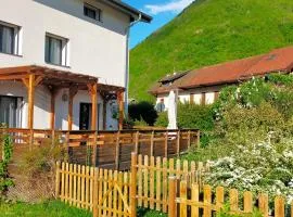 Au Ptit bonheur avec parking motos et vélos et petit déjeuner inclus