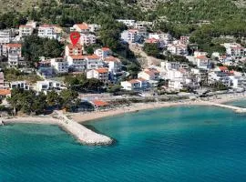 1 Bedroom Stunning Apartment In Duce