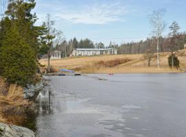 3 Bedroom Beautiful Home In Årjäng，位于奥尔延的酒店