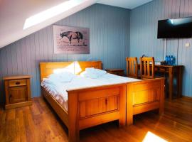 Restauracja Roleski Ranch & Hotel，位于Pinasy的酒店