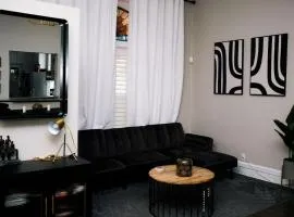 Top 1 Rated 4BR Lincoln Park House - King Bed