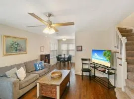 Downtown Libertyville Duplex Near Naval Base