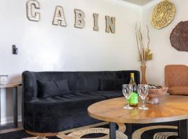 529b) Luxury apartment with great amenities，位于阿林顿的酒店