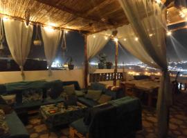 Agadir Funky Chill Guesthouse Surf, Horse, Music adventures，位于奥瑞尔的酒店