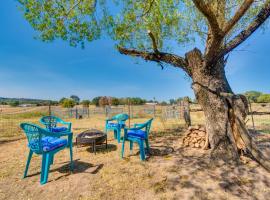 Charming Subiaco Getaway Near Arkansas River!，位于Scranton的酒店