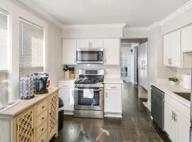 Spacious Home in DT Libertyville Near Naval Base