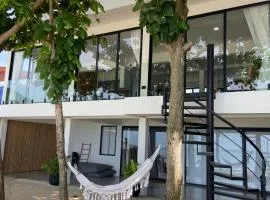 Muse&Mingle Contemporary Beachfront Loft