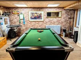 Ramsgate Seafront Apartment with Jacuzzi Bath & Pool Table
