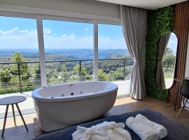 Casa 2 suítes, ofurô, piscina no Vale dos Vinhedos，位于Monte Belo的酒店