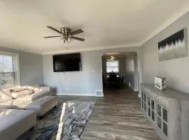 Cozy Euclid Home Near Lakefront